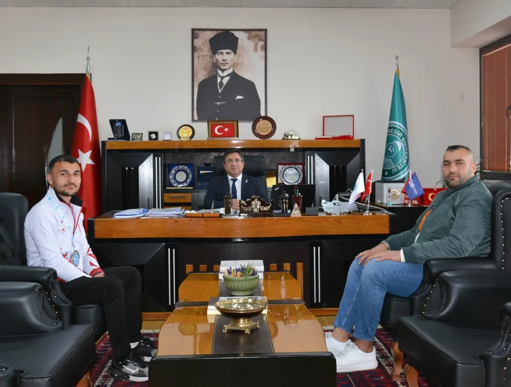 DÜNYA 2.CİSİ REKTÖR OĞURLU