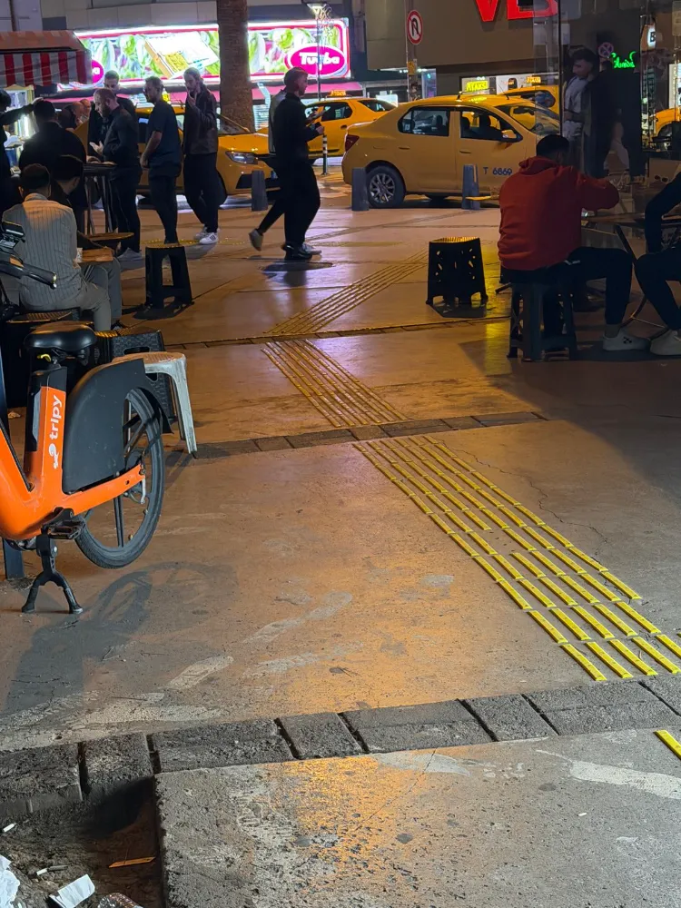 Alsancak’ta Kaldırım İşgali, Vergi ve Denetim Sorunları Gündemde