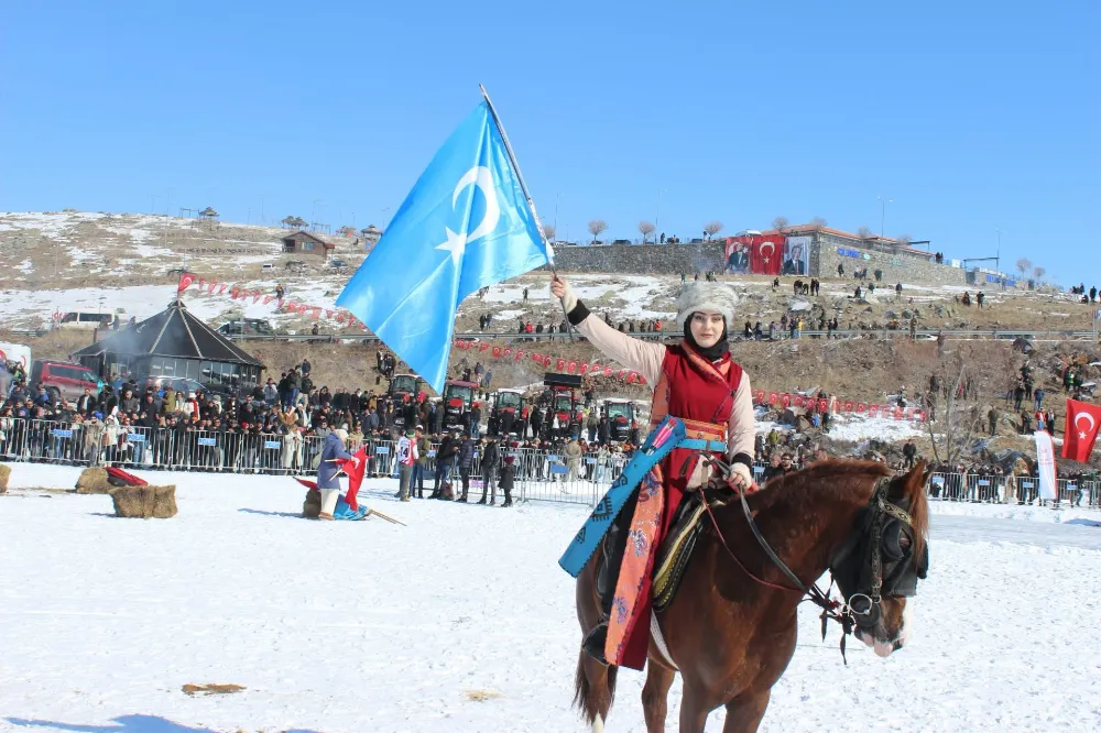 IX. ÇILDIR GÖLÜ ALTIN AT KRİSTAL BUZ FESTİVALİ YAPILDI.