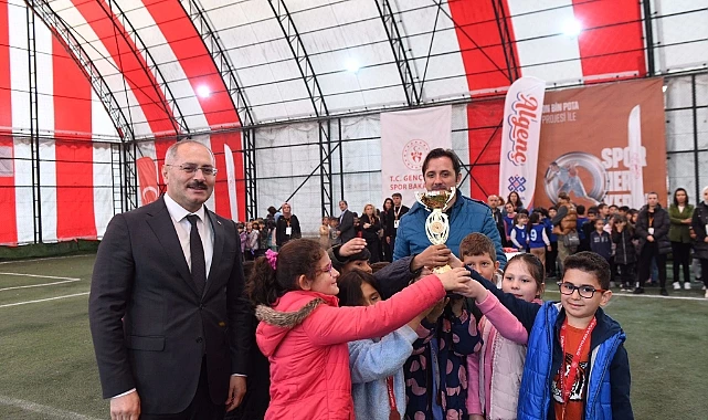ALTIEYLÜL’DE ÇOCUK OYUNLARI UNUTTURULMUYOR