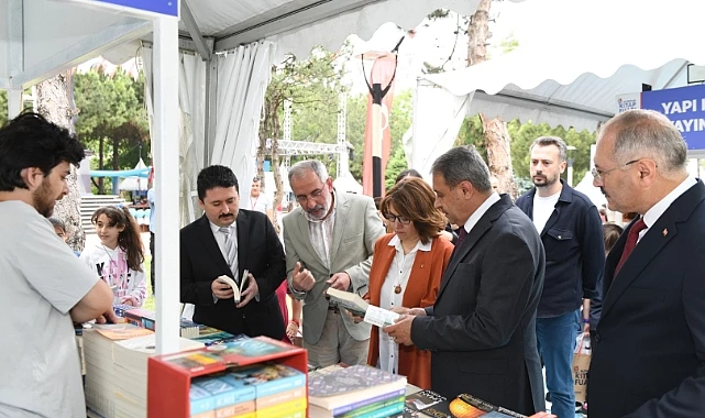 3. ALTIEYLÜL KİTAP FUARI DEVAM EDİYOR