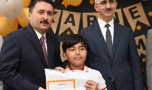 BAŞKAN AVCI ÇOCUKLARIN KARNE HEYECANINA ORTAK OLDU
