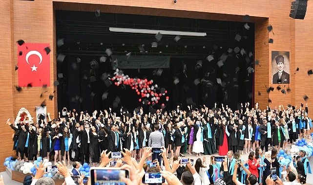 BAÜN Sağlık Bilimleri Fakültesinde Mezuniyet Coşkusu