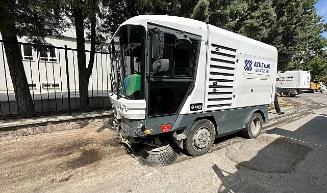 ALTIEYLÜL BELEDİYESİNDEN OKULLARA TEMİZLİK SEFERBERLİĞİ